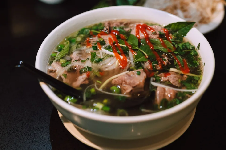 Bàn ăn tại Nguyễn Thị Thanh Chi